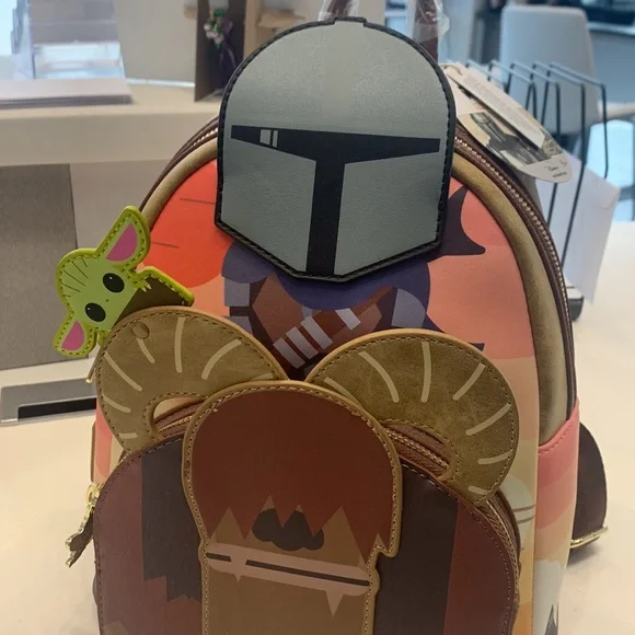 Mandalorian Star Wars loungefly backpack - Picture 13 of 13